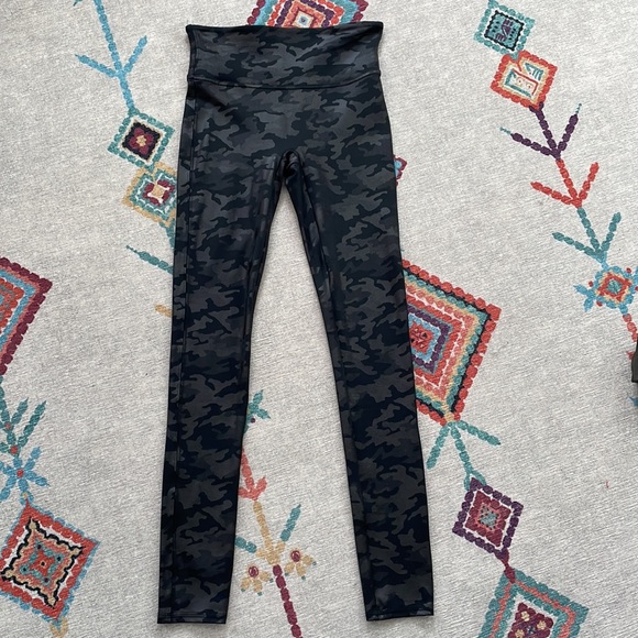 Spanx Camo Faux Leather leggings - Picture 7 of 11